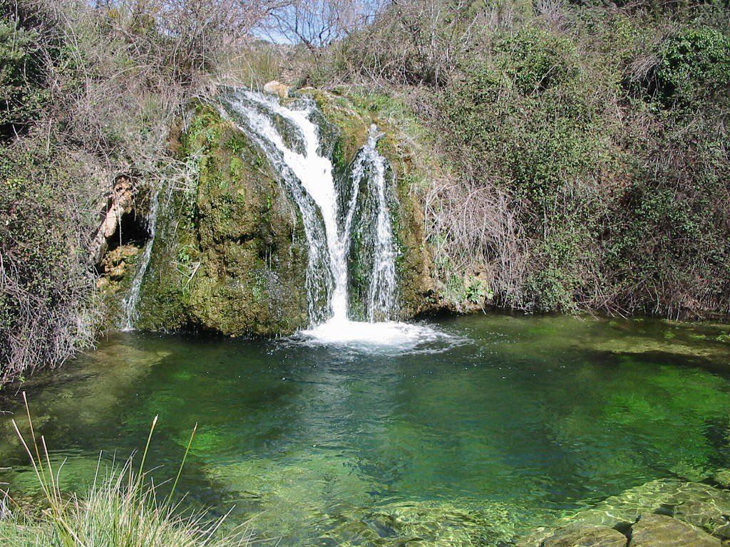 Fuente: Cascada en El Molinar. Fuente: es.worldmapz.com