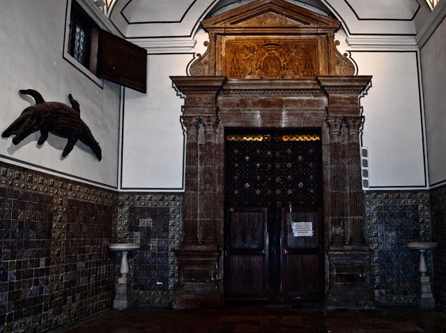 Atrio donde se expone "El Dragón del Patriarca".