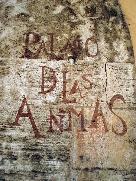 inscripción en el pórtico del Palacio de los Valeriola en la calle del Mar.