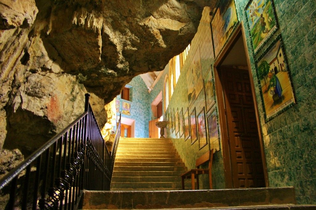 Autor: Francisco Jose Rios. Título: Santuario de la Cueva Santa.Altura.Castellon.
