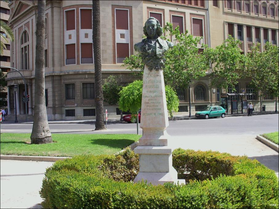 Estatua en memoria de Cavanilles en la Alameda de Valencia. Fuente: Jdiezarnal.com