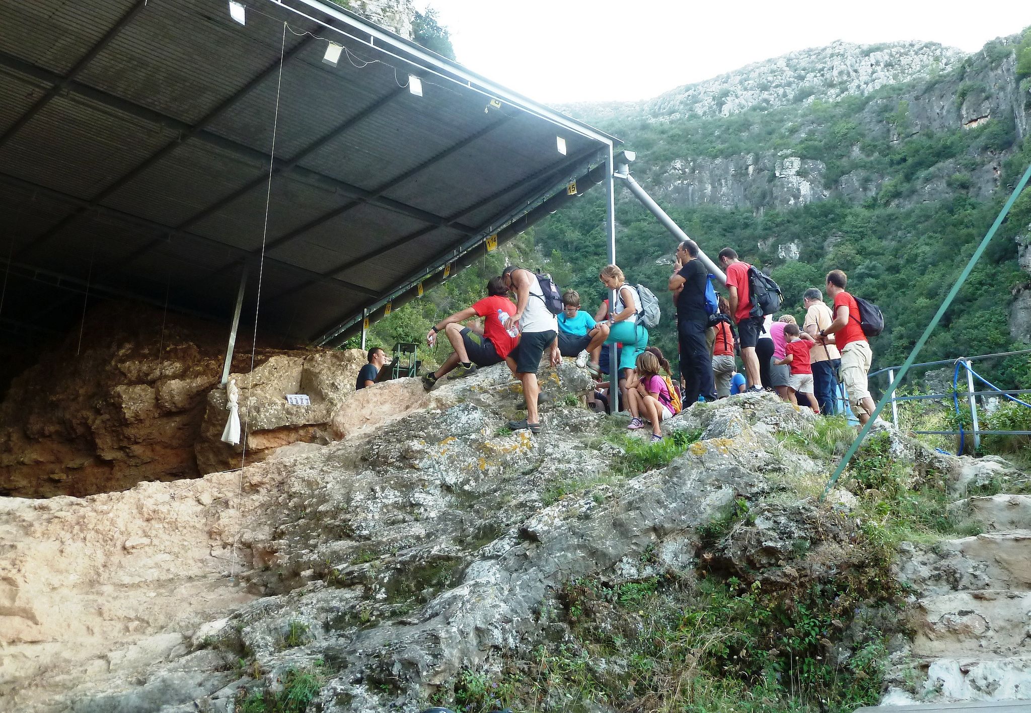 Visitas guiadas y talleres didácticos al yacimiento de la Cova del Bolomor