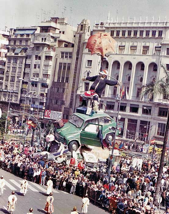 Falla oficial del Ayuntamiento 1986 obra de Sento. Fuente: sento.es