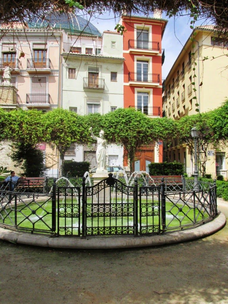 Fuente: http://como-disfrutar-tu-jubilacion.blogspot.com.es/2014/11/los-jardines-de-parcent.html