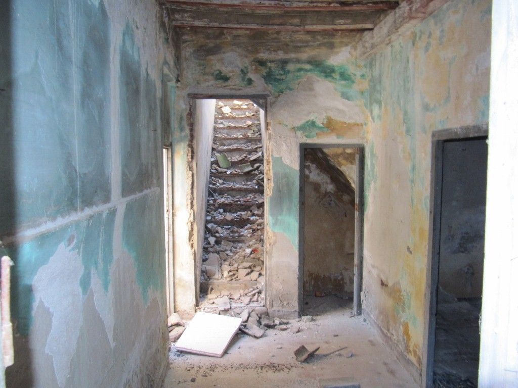 Imagen del lamentable estado interior. Fuente: http://loblitdelespai.blogspot.com.es/