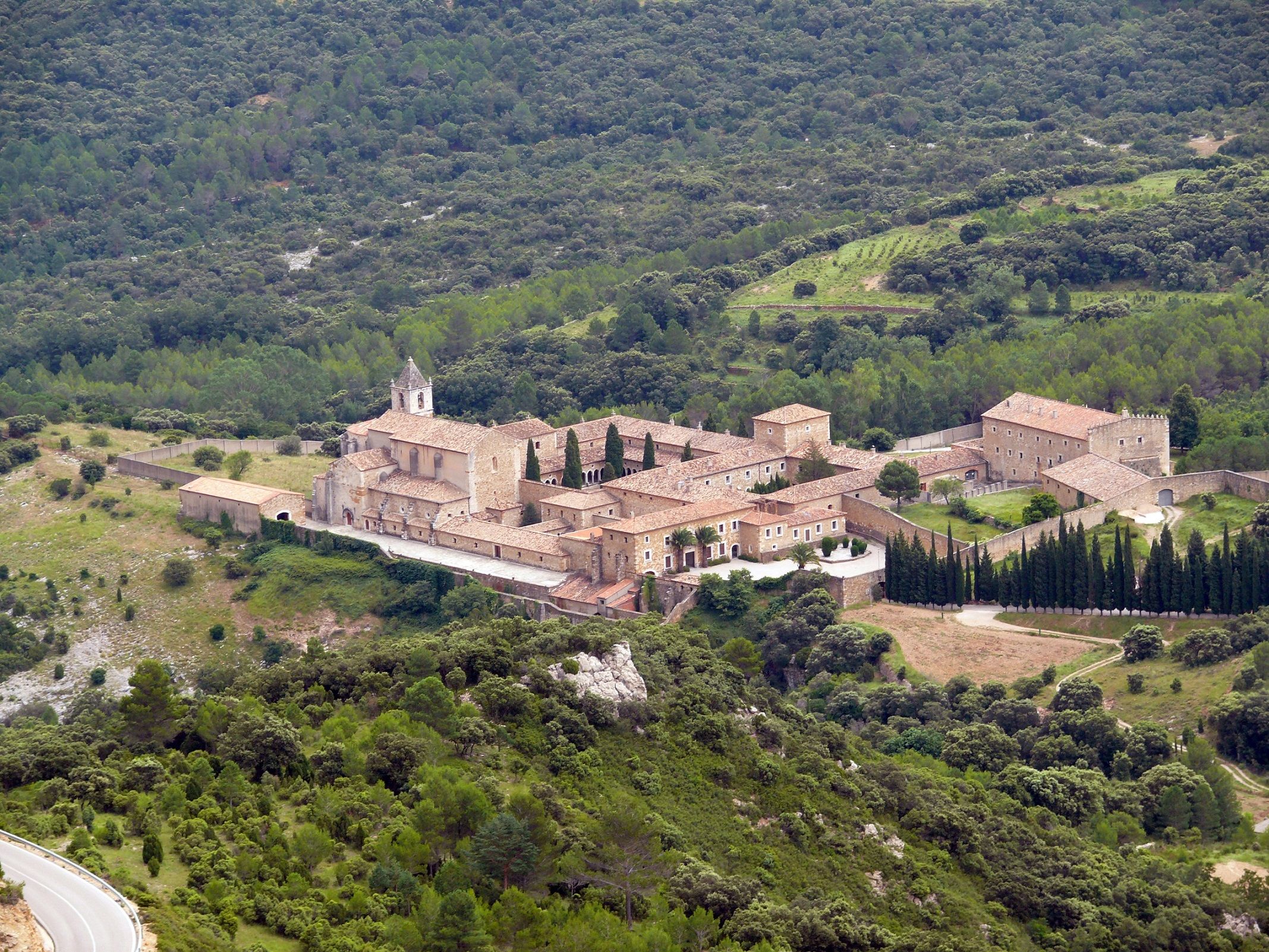 Vista general Monestir de Santa Maria (la Pobla de Benifassà). Fuente: DagafeSQV (CC BY-SA 3.0).