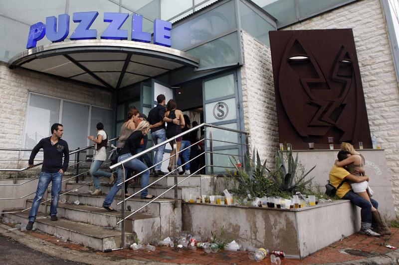 Foto de la última sesión de la discoteca Puzzle. La emblemática discoteca, una de las paradas en la ruta del bakalao, cerró ayer sus puertas tras un cuarto de siglo de actividad Autor:MARGA FERRER