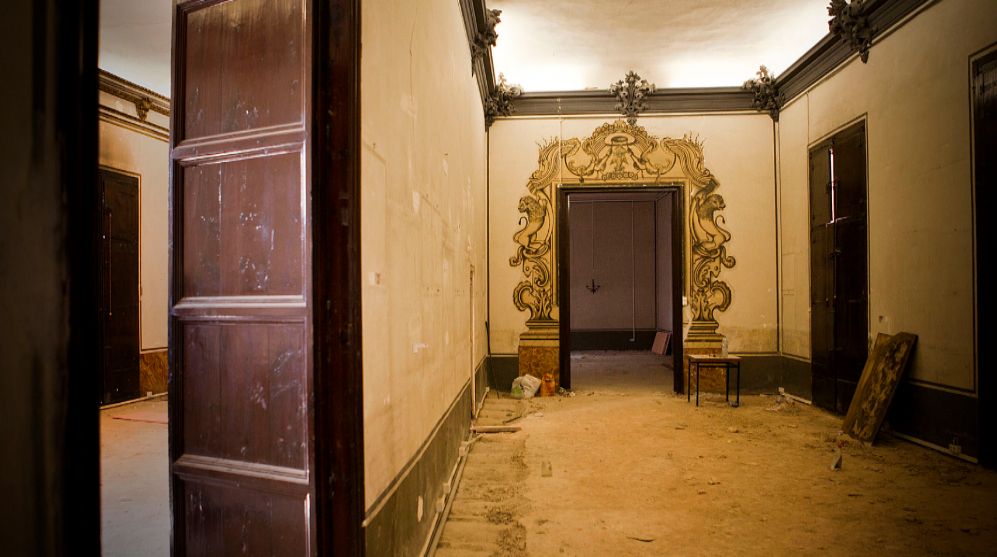 Estado interior de una de las estancias antes de las obras en 2014. Fuente: Elmundo.es