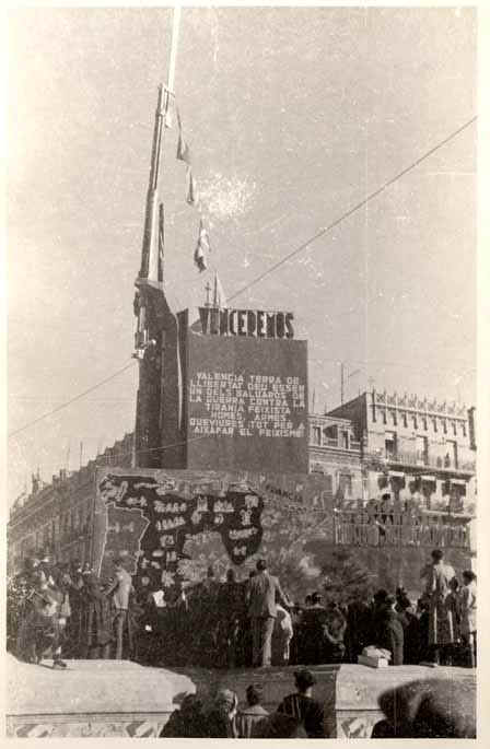 Falla Plaza Emilio Castelar año 1937. Fuente: nodo50.org - J.M. Azkárraga