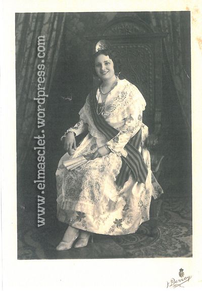 Fuente: http://elmasclet.com/2013/06/21/angeles-algarra-y-las-fallas-en-1931/