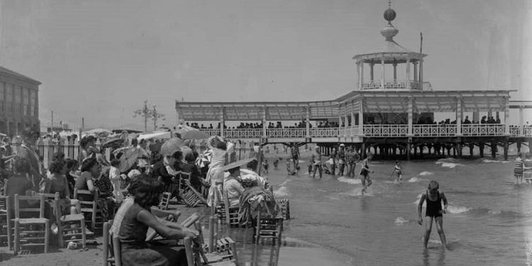 El desaparecido pabellón sobre el mar del Balneario de Las Arenas de Valencia