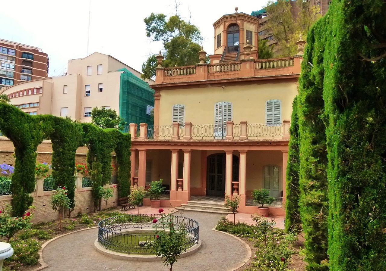Fuente: http://agendacomunistavalencia.blogspot.com.es/2016/07/jardin-historico-nacional-de-monforte.html