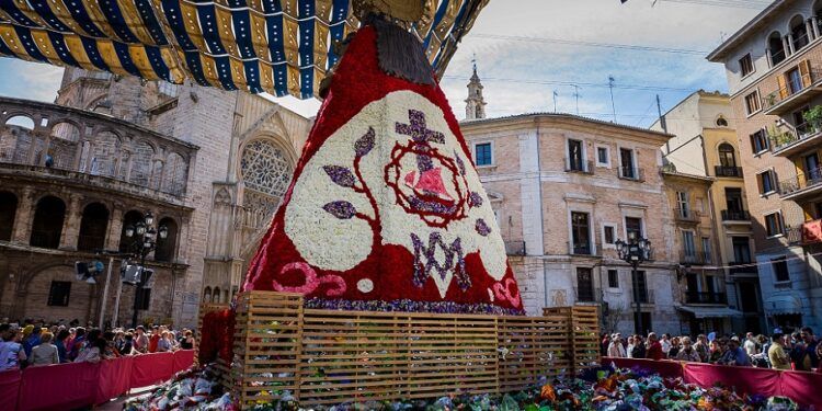 La historia y verdadero origen de la Ofrenda de Flores a la Virgen de los Desamparados