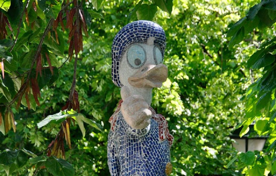 Valencia recupera el monumento del Pato Donald en homenaje a Walt Disney de Viveros