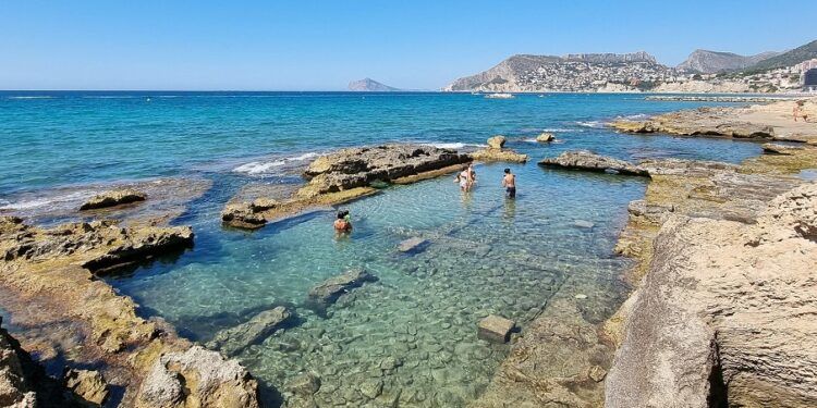 Ruta por las piscifactorías romanas de los Baños de la Reina de Calpe y otros baños de la reina