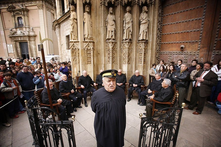 ¿Sabías que el Tribunal de las Aguas de Valencia es la institución de justicia más antigua de Europa?