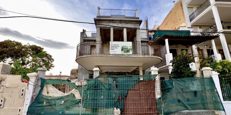La casa de veraneo de Demetrio Ribes, el arquitecto de la Estación del Norte, sigue en ruinas