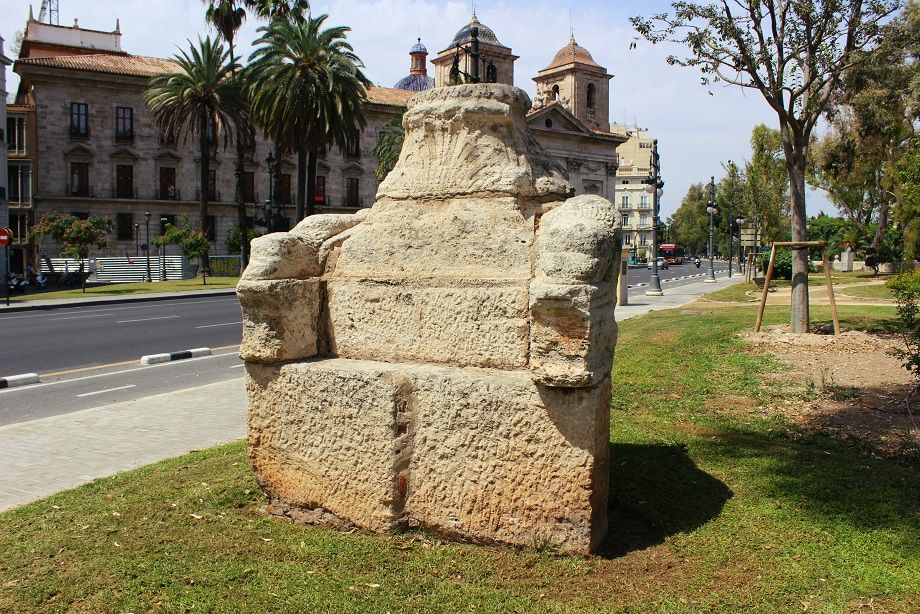 El Navío de la plaza del Temple de Valencia, un trono de piedra del s. XVIII de gran valor histórico