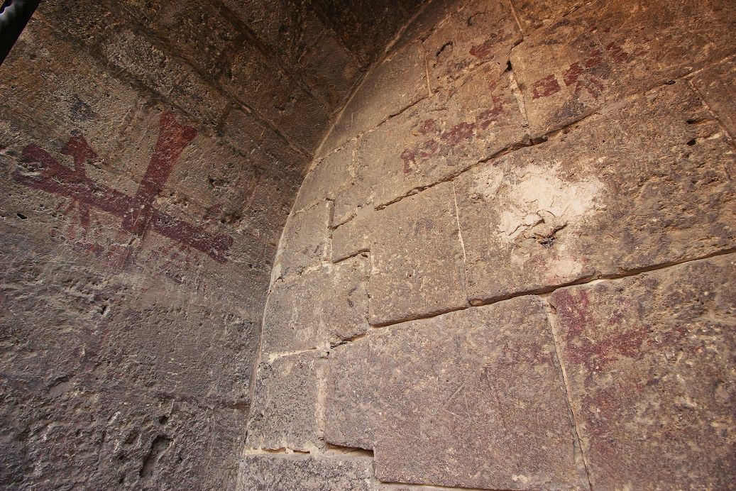 Las pinturas murales medievales exteriores de la Iglesia de los Santos Juanes