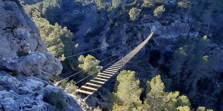 ¿Sabías que el segundo puente tibetano más largo de España está en la provincia de Valencia?