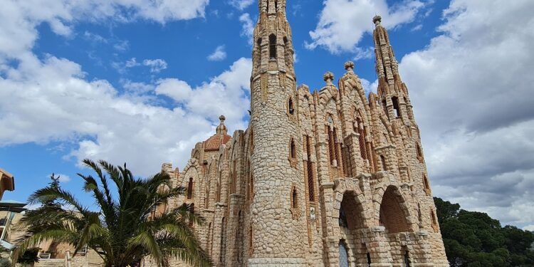 El Santuario de Santa María Magdalena, la pequeña Sagrada Familia alicantina