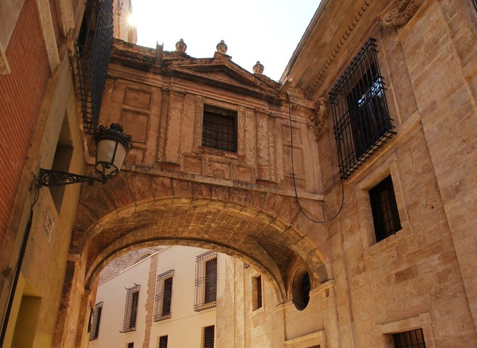 El arco de la calle Barchilla, inspirado en un diseño de Miguel Angel, se abre al público