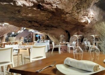 La Gruta, un restaurante muy especial ubicado en el interior de una cueva natural