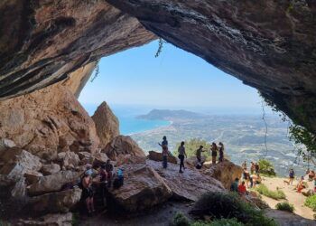 La ruta circular de la Serra de Bèrnia, una senda espectacular con visita al Forat y al Fort de Bèrnia