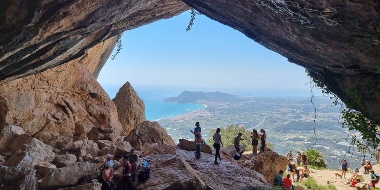 La ruta circular de la Serra de Bèrnia, una senda espectacular con visita al Forat y al Fort de Bèrnia