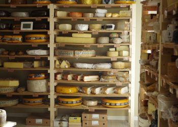 La Majada Quesos, el cheese bar de Valencia con el buffet libre de quesos más grande de España