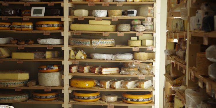 La Majada Quesos, el cheese bar de Valencia con el buffet libre de quesos más grande de España