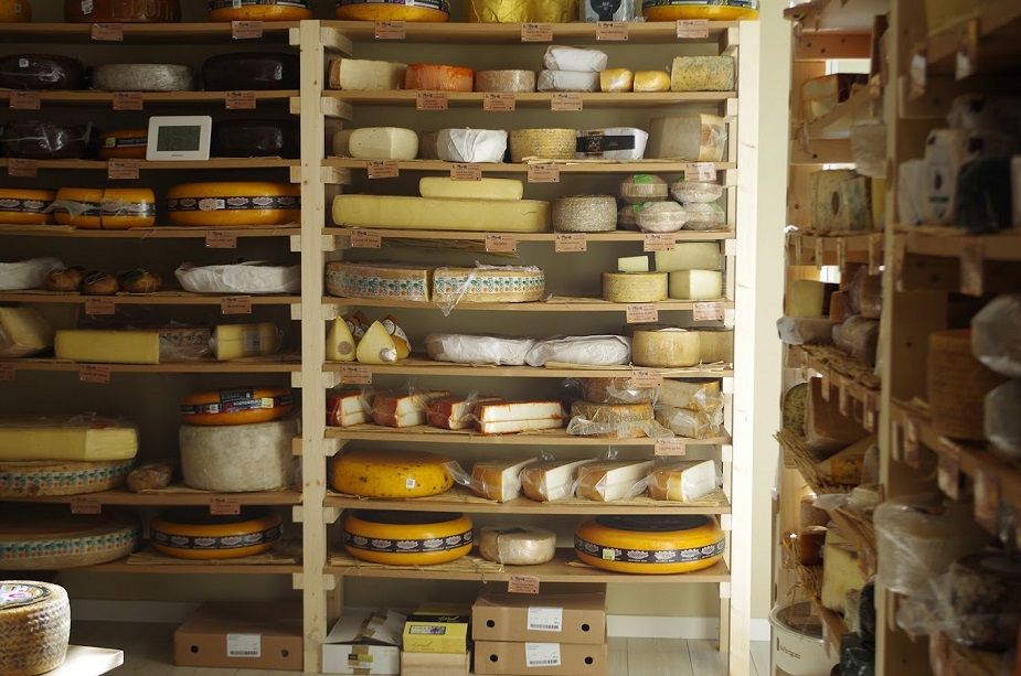 La Majada Quesos, el cheese bar de Valencia con el buffet libre de quesos más grande de España