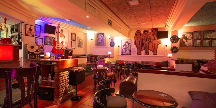 Pub Christopher Lee, el pub más antiguo de Valencia capital