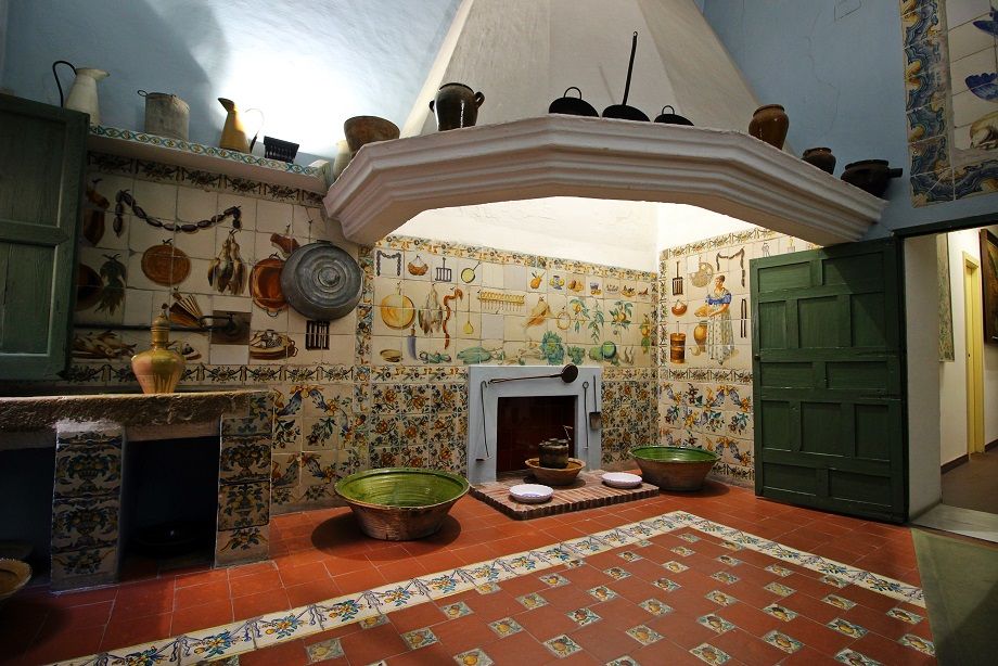 La bella cocina valenciana del Palau del Marqués de Montortal de Carcaixent