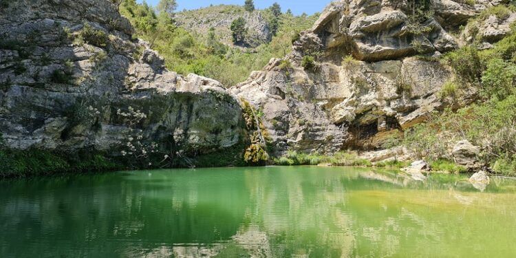 El Barranc de l´Encantà de Planes, un paraje de leyenda lleno de pozas y saltos de agua