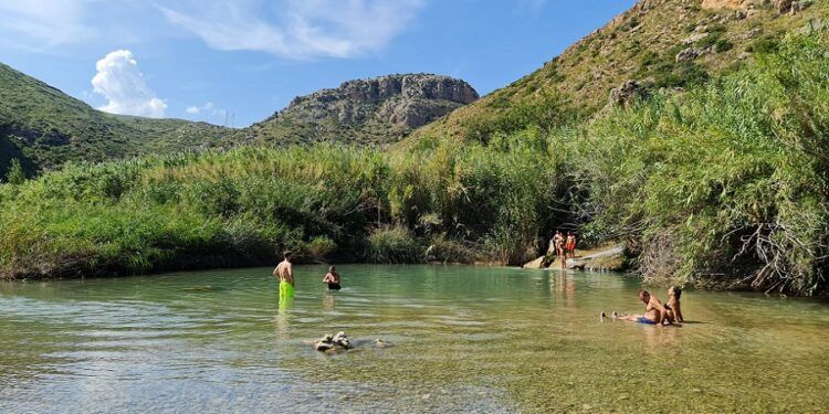 La Peña María de Gestalgar, una preciosa zona de baño del río Turia