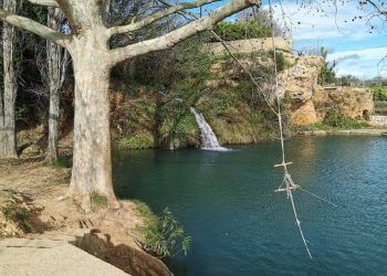 El Gorgo Catalán de Anna, un lago para el baño alimentado por el nacimiento de la Fuente Negra