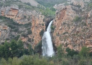 El Salto de Domeño, una gran cascada artificial en la comarca de la Serranía