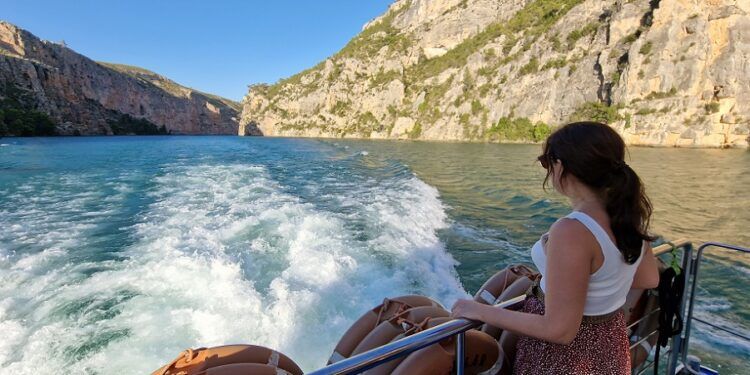 El crucero fluvial más bonito de España está en la provincia de Valencia, la ruta fluvial del Júcar