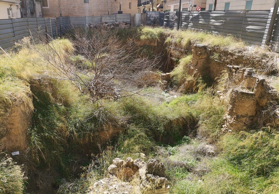 El triste abandono de la muralla romana de la calle del Salvador de Valencia