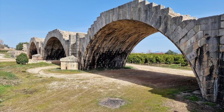 El Pont del Rei, el patrimonio más emblemático de la pequeña población de Gavarda