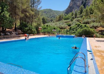 La Saraella de Vallada, una piscina de agua salada natural en el interior de la provincia de Valencia