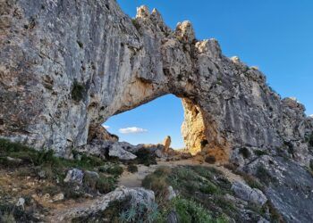 La ruta de la Penya Foradà o Foradada, la preciosa maravilla natural de la Vall de Gallinera