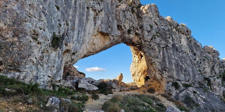 La ruta de la Penya Foradà o Foradada, la preciosa maravilla natural de la Vall de Gallinera