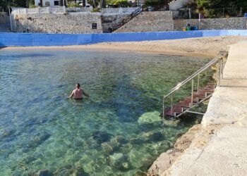 La preciosa Cala Advocat, una cala de aguas cristalinas en Benissa