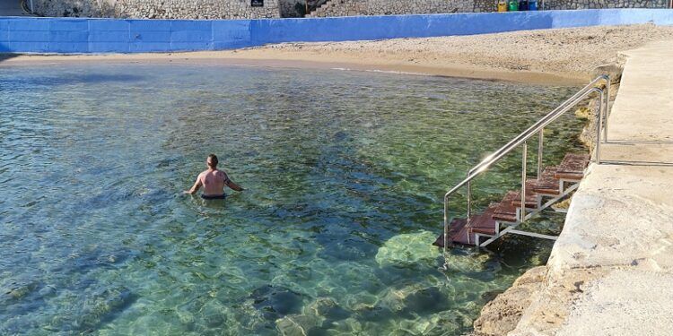 La preciosa Cala Advocat, una cala de aguas cristalinas en Benissa