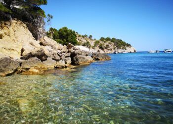 La Cala del Mascarat, una bella cala de aguas cristalinas en Altea