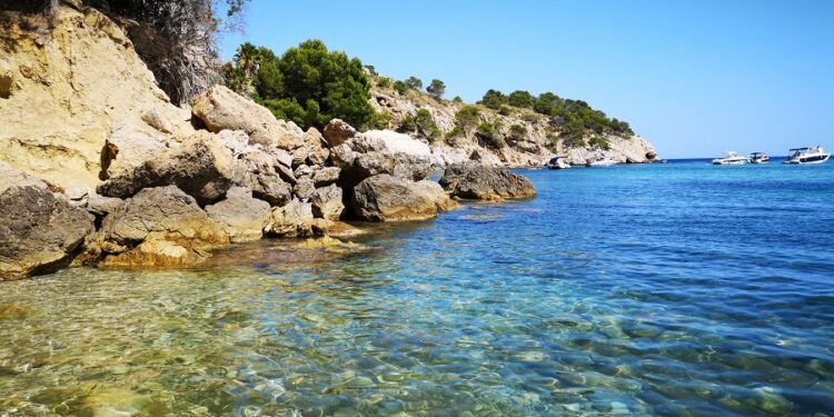 La Cala del Mascarat, una bella cala de aguas cristalinas en Altea