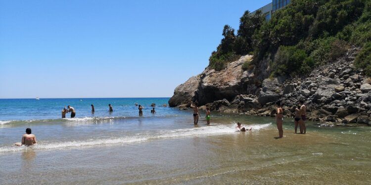 Cala Orpesa la Vella y del Retor, dos bellas calas a los pies de los restos de un poblado de la Edad del Bronce