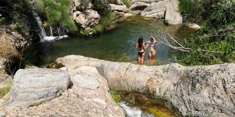 El Pozo de la Olla, la preciosa piscina natural de la localidad castellonense de Ayódar